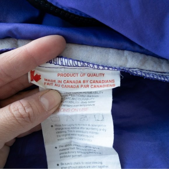 COPY - MEC Vintage 1990s Reflective Cycling Rain Jacket - Picture 12 of 15